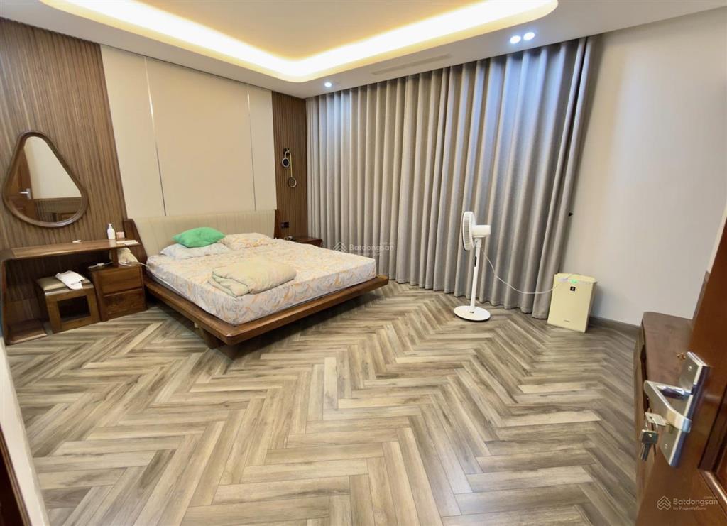 Hoa hậu biệt thự văn phú hà đông, 210m2 * 4 tầng thang máy ful nội thất * giá 30,5tỷ, 3 ô tô tránh.