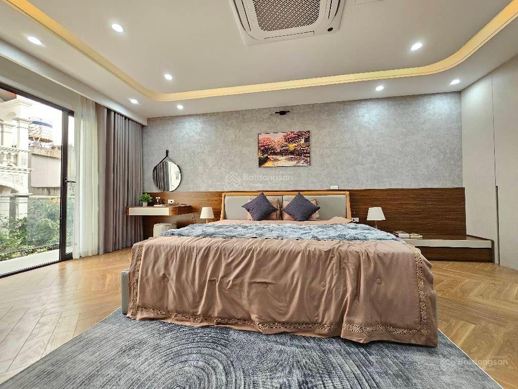 Bán nhà thạch bàn long biên . 6 tầng. mới kính koong. thang máy. 40m. nhỉnh 12 .ty