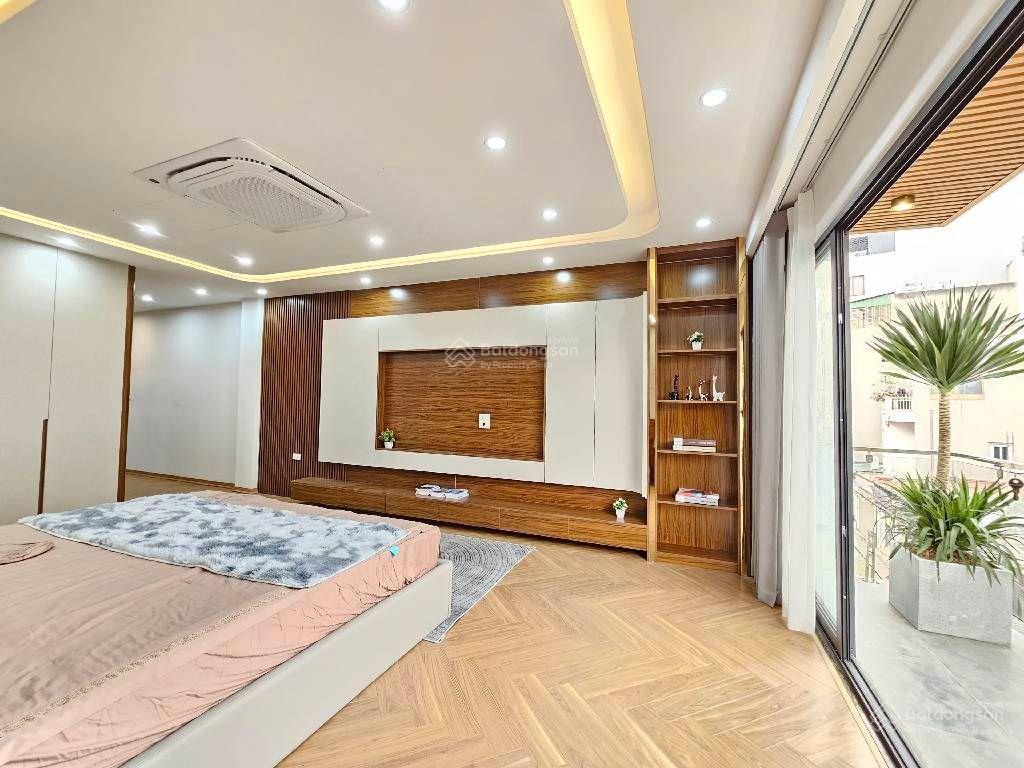 Bán nhà thạch bàn long biên . 6 tầng. mới kính koong. thang máy. 40m. nhỉnh 12 .ty