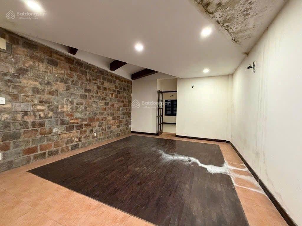 Giảm giá siêu sốc 17 tỷ hạ chào còn 14,6 tỷ  dt lớn  ngang 5m