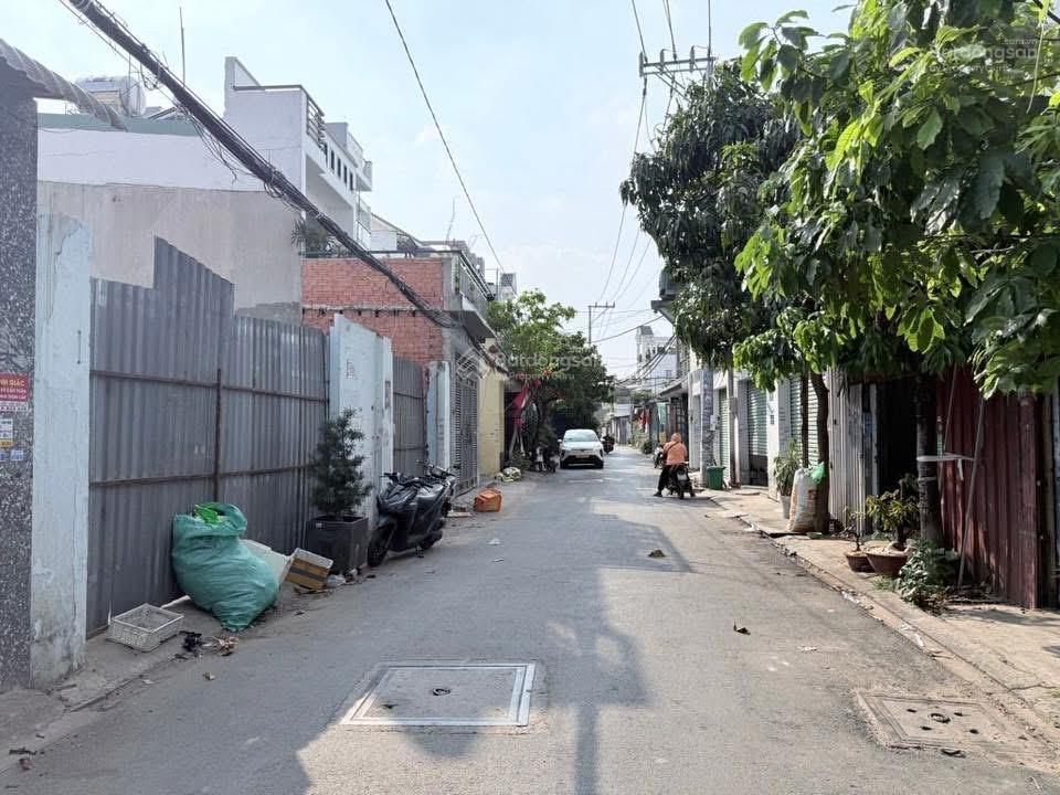 100m2  4,7tỷ  nhà 2 tầng  ngay công viên, phần mềm quang trung  đường tch34  trung mỹ tây, q12