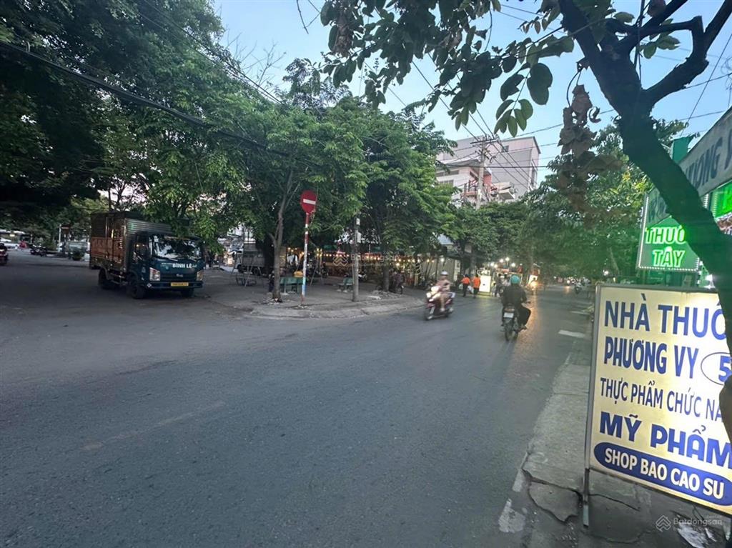 Mặt tiền kinh doanh sầm uất  hậu lân  bà điểm  hóc môn  5tầng  đường 10m xe tải tránh 