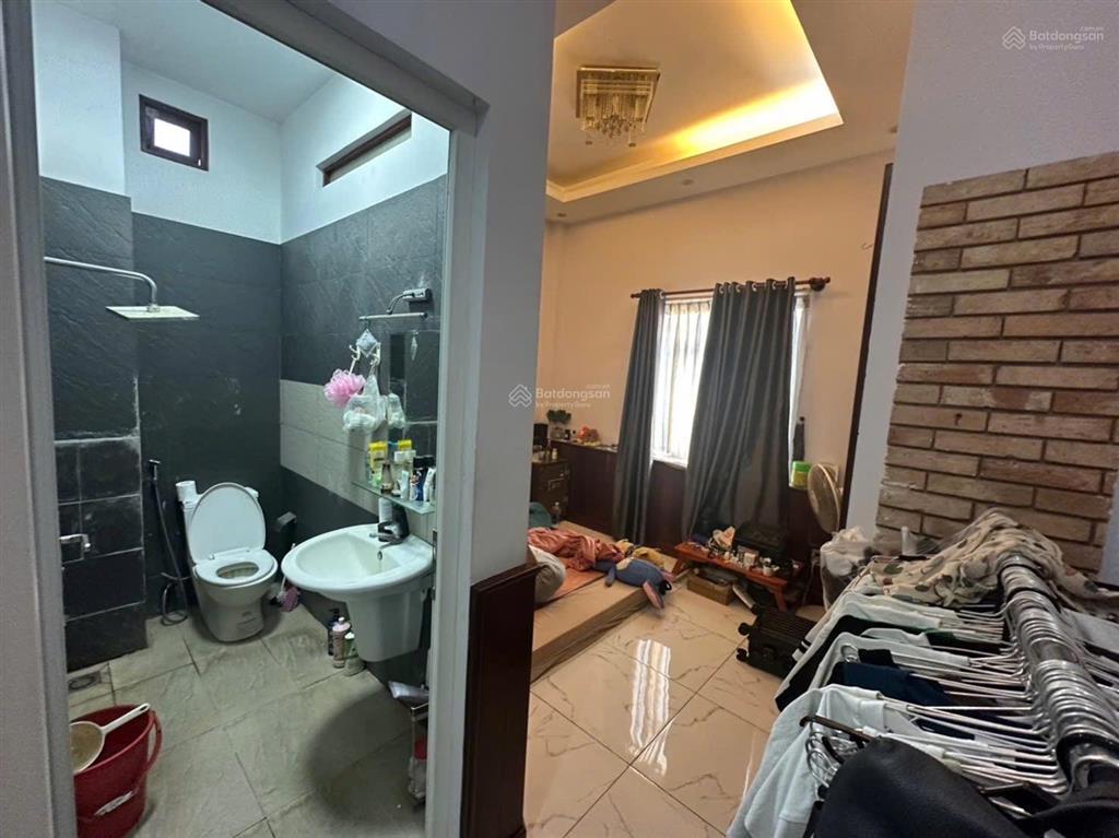 Mặt tiền kinh doanh sầm uất  hậu lân  bà điểm  hóc môn  5tầng  đường 10m xe tải tránh 
