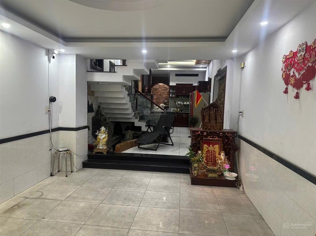 Mặt tiền kinh doanh sầm uất  hậu lân  bà điểm  hóc môn  5tầng  đường 10m xe tải tránh 