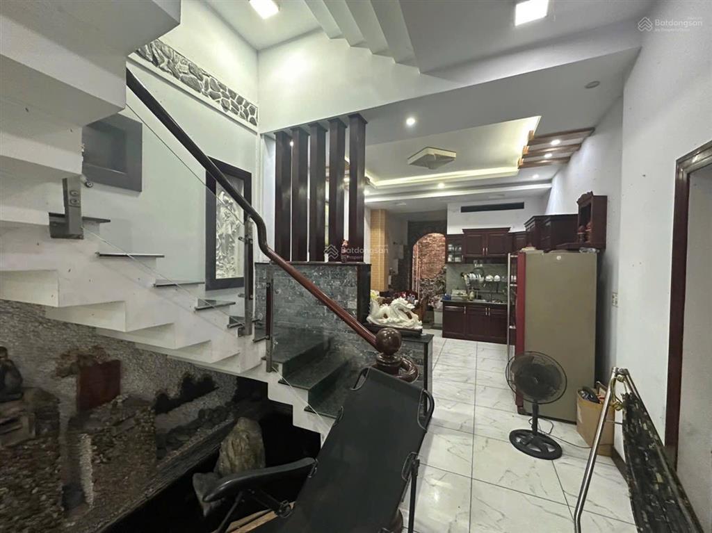 Mặt tiền kinh doanh sầm uất  hậu lân  bà điểm  hóc môn  5tầng  đường 10m xe tải tránh 
