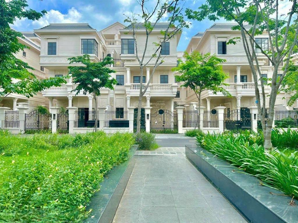 Cần bán biệt thự view công viên giá tốt nhất chỉ 48 tỷ. 0985 32 34