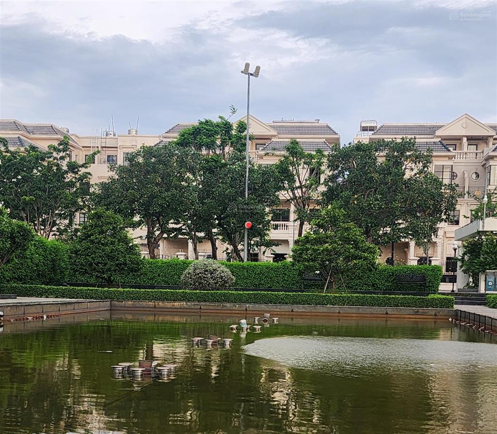 Cần bán biệt thự view công viên giá tốt nhất chỉ 48 tỷ. 0985 32 34