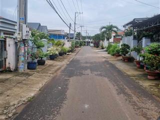 Chính chủ gửi bán lô đất 5x22 sau chợ & trường học p. bình lộc chỉ 600tr