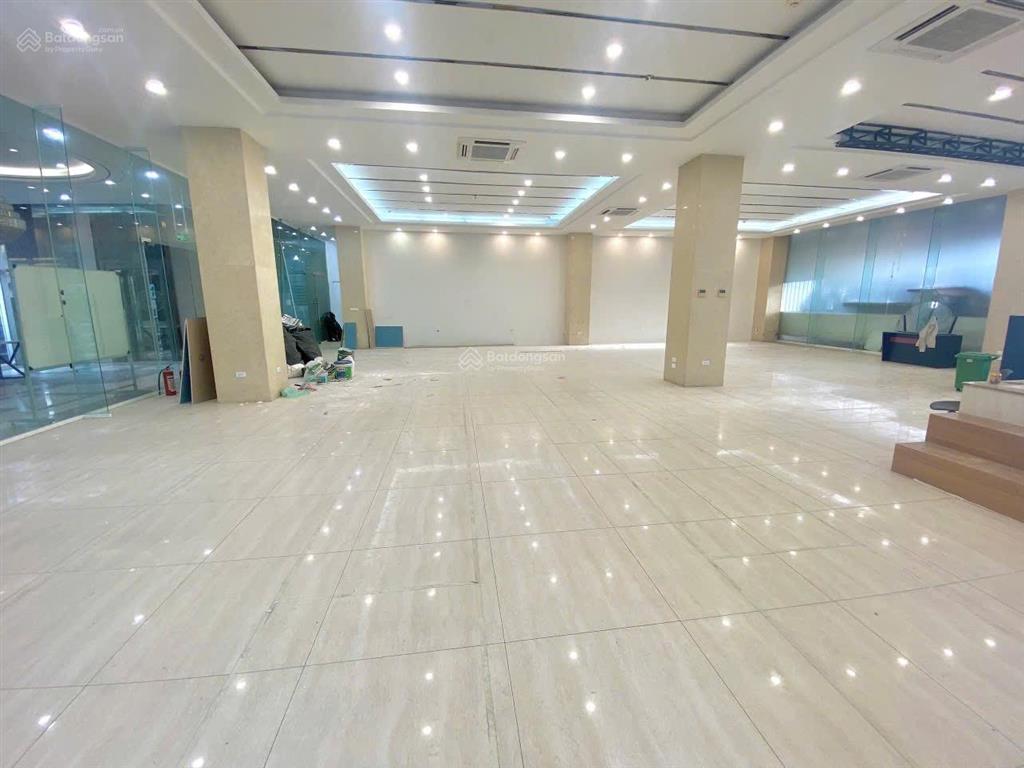 Cho thuê nhà mặt phố xã đàn mặt tiền khủng 12m
