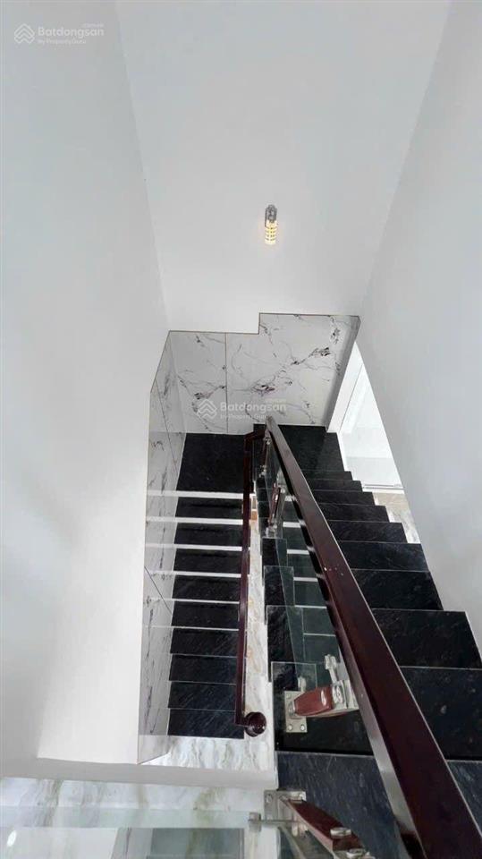 Bán nhà đường ấp 6, xã hưng long, bình chánh giá còn thương lượng
