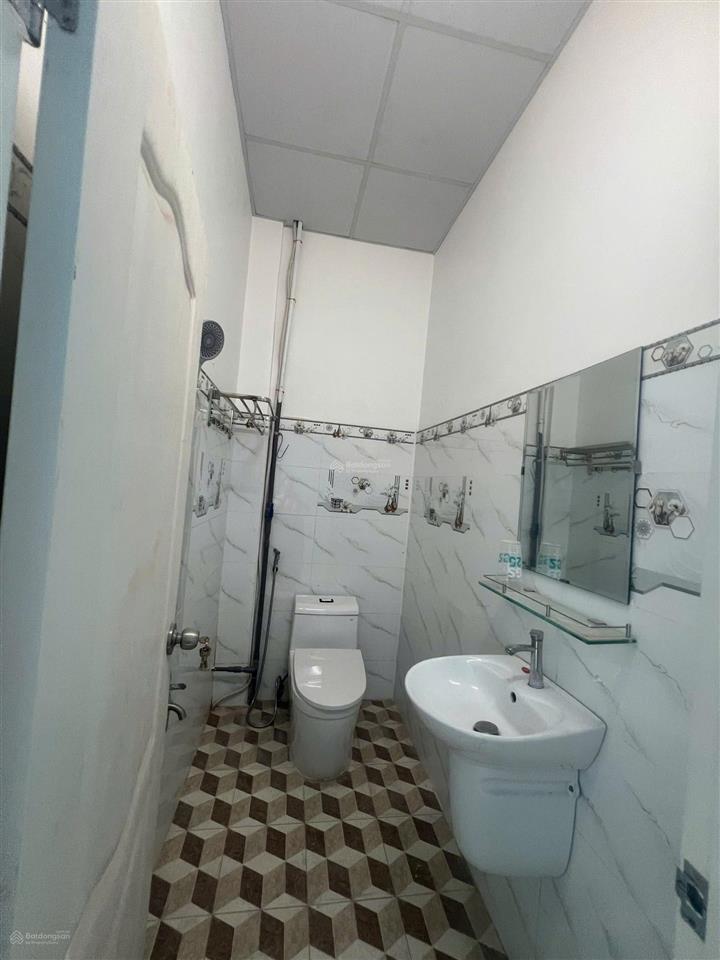 Cho thuê nhà mặt tiền nguyên căn phạm phú thứ 8phòng 25 tr