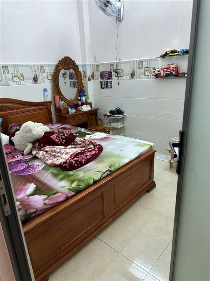 Bán nhà mặt tiền đối diện công viên nam long 4x20m