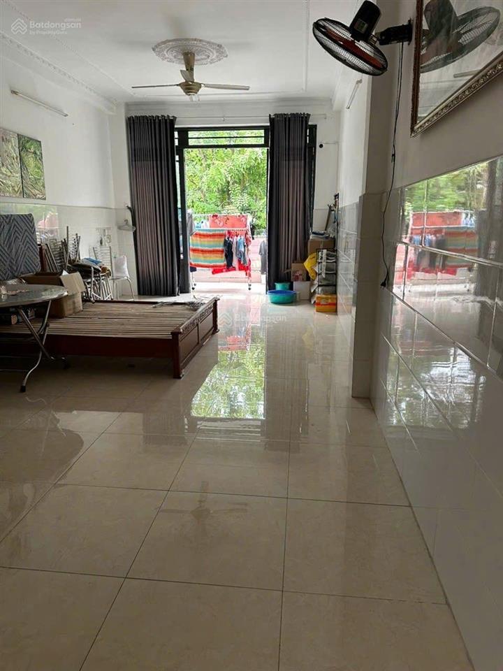 Bán nhà mặt tiền đối diện công viên nam long 4x20m