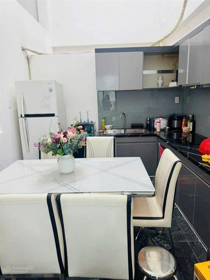 Bán nhà hẻm xe tải cách mt văn thân 1 căn ngang 5 mét