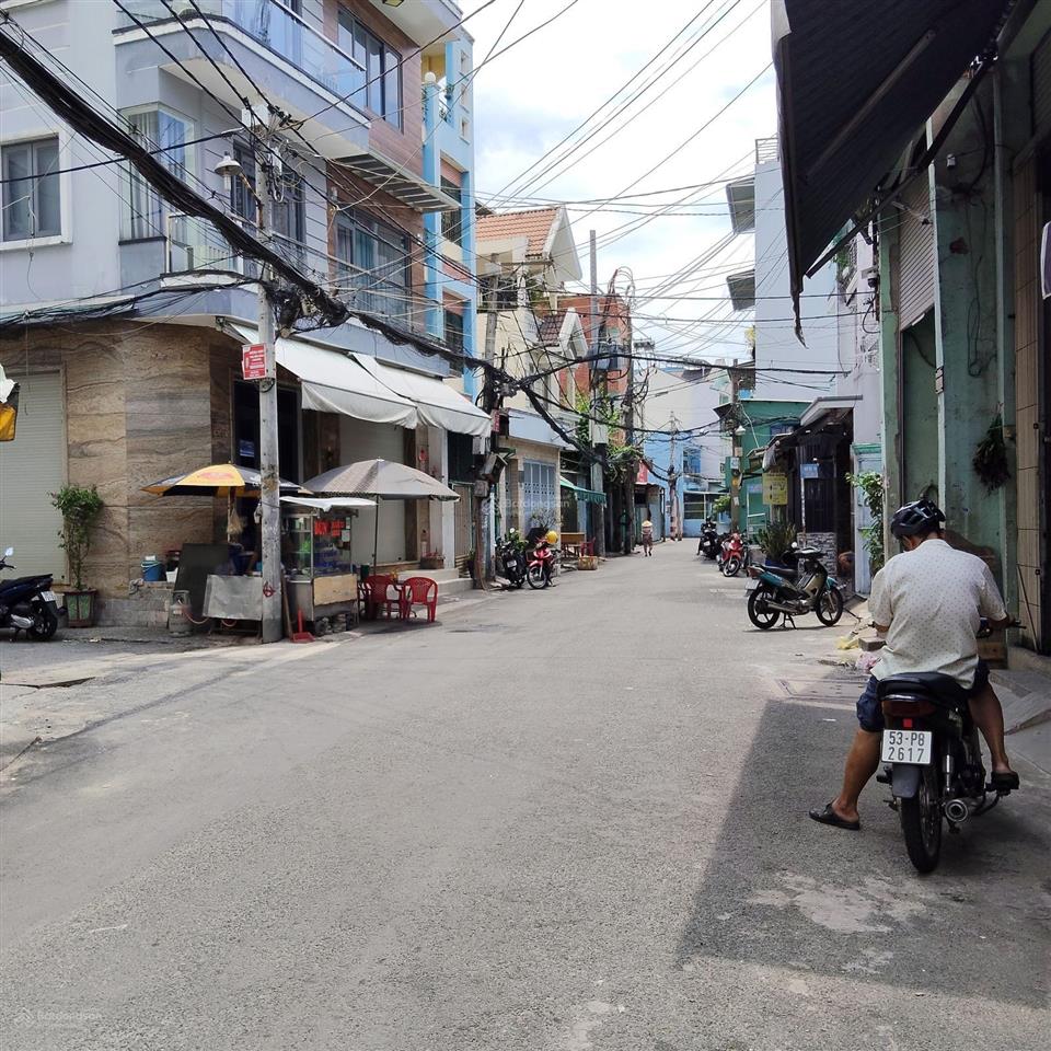 Bán nhà âu cơ hơn 8 tỷ mà có luôn thang máy