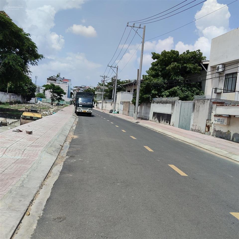 Bán gấp mặt tiền 818 thị trấn thủ thừa 1830 m2 full thổ giá 16 tỷ
