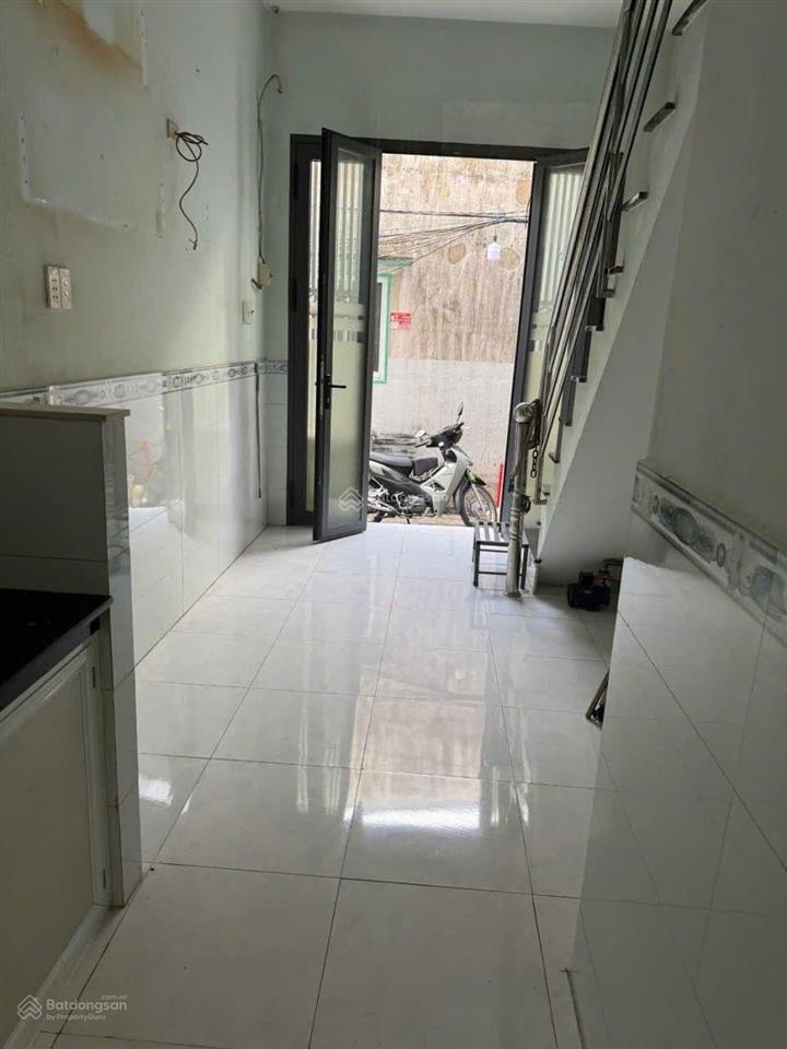 Bán nhà 2 mt hẻm bình tiên gần chợ bình tiên