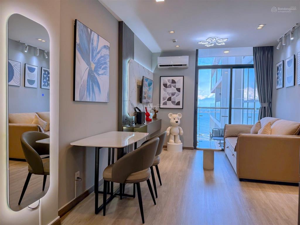 Cần bán căn hộ chung cư csj, view trực diện biển tầng 18, đầy đủ nội thất, đang có hđ thuê là 15tr