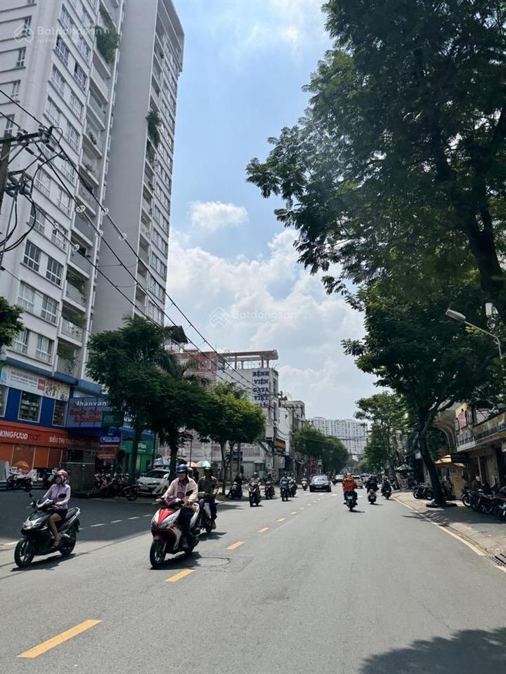 Vị trí tuyệt đẹp cạnh mặt tiền, ngay khu vip bàu cát trung tâm tân bình, gần trường học các cấp