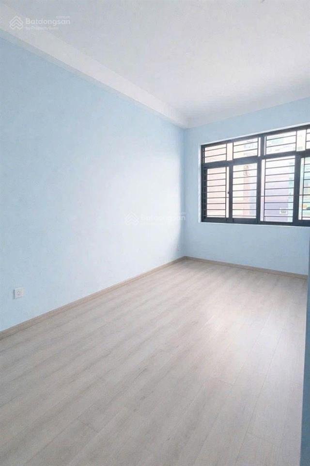 Một trệt 3 lầu 1 phòng khách 1 bếp 4 phòng ngủ 4 tầng chỉ 10.5 ty