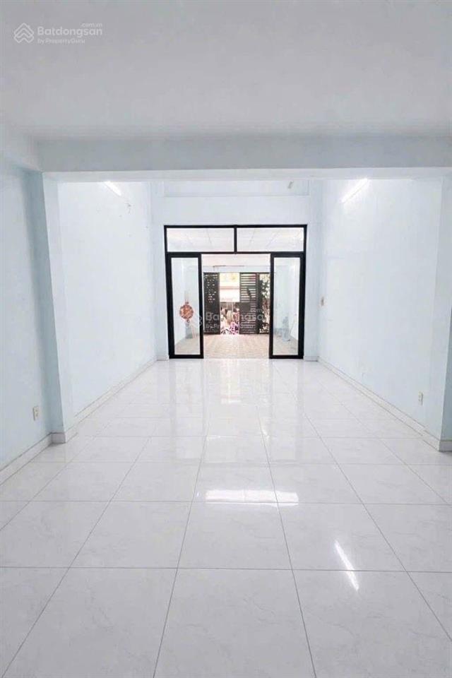 Một trệt 3 lầu 1 phòng khách 1 bếp 4 phòng ngủ 4 tầng chỉ 10.5 ty