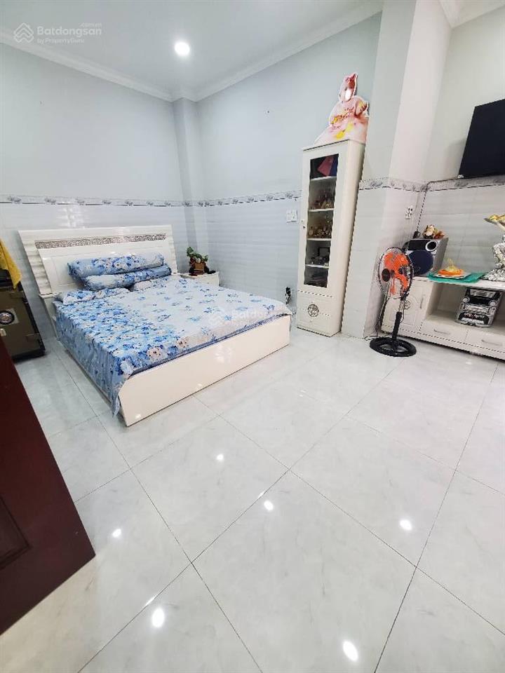 Cách mặt tiền phú thọ hòa chỉ 1 căn  xe hơi ngủ trong nhà  127m2  ngang 8,5m  4 tầng xây tâm h