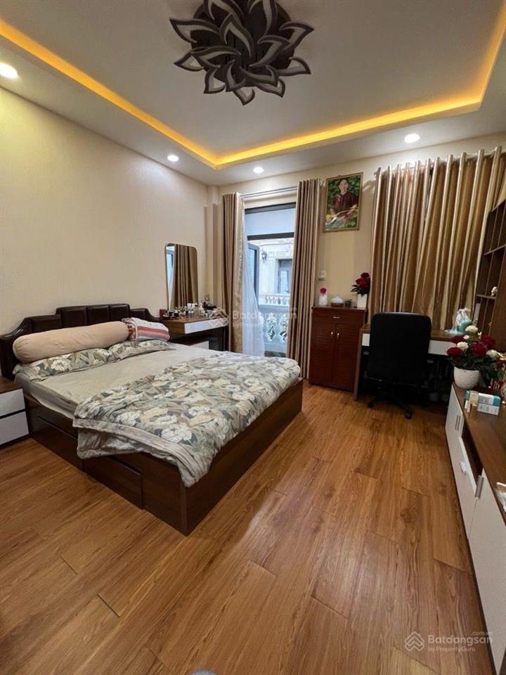Diện tích 60m2 (4x15). kết cấu trệt + 2 tầng + sân thượng (4pn, 5wc, 1pt).