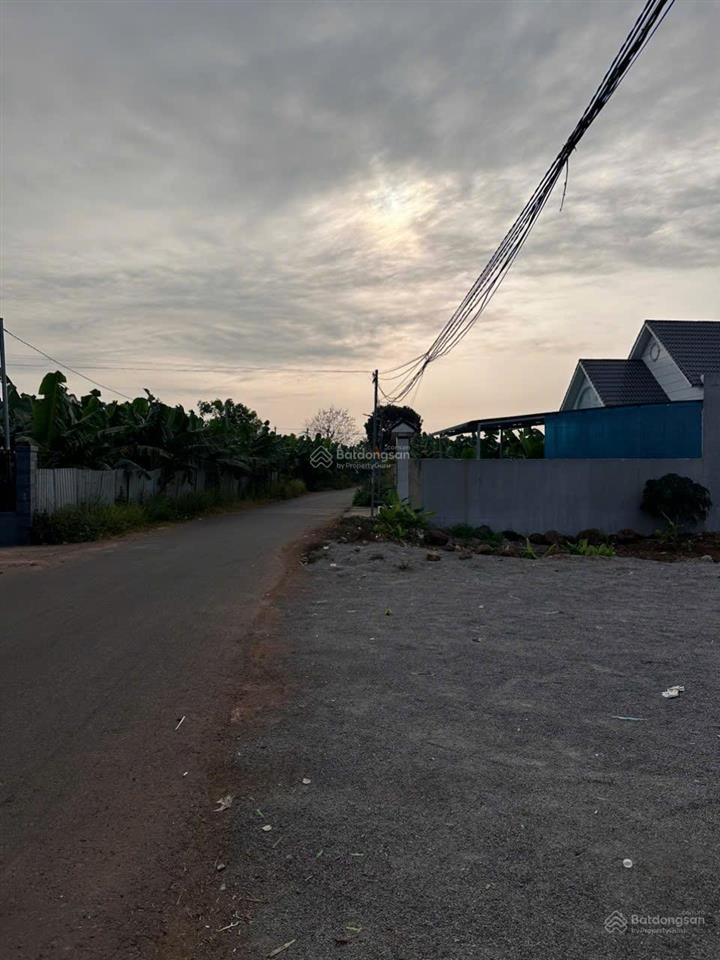 Đất gần chợ trường học nhà thờ
