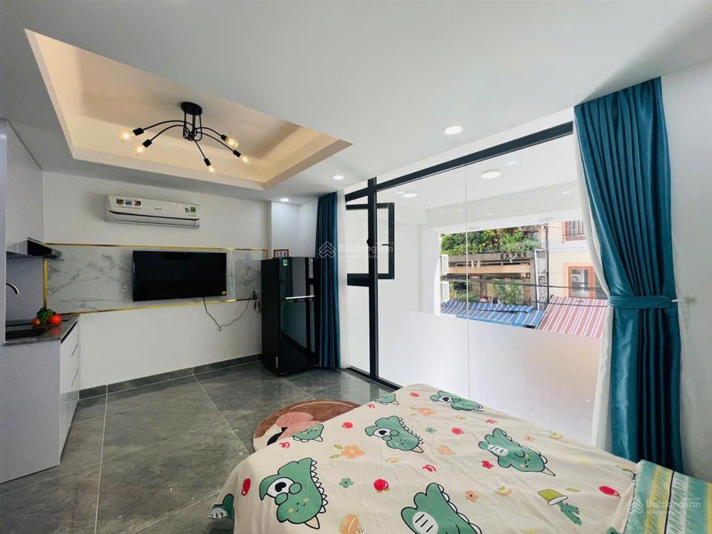 Căn hộ bancolthang máy qua quận 1,3,10 thuận tiện gần lankmark 81 ,vincom full nội thất !
