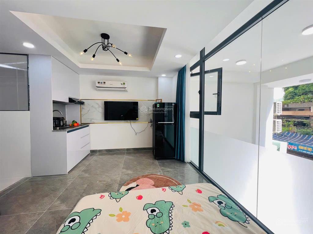 Căn hộ bancolthang máy qua quận 1,3,10 thuận tiện gần lankmark 81 ,vincom full nội thất !