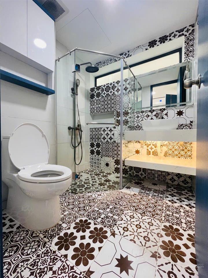 Căn hộ bancolthang máy qua quận 1,3,10 thuận tiện gần lankmark 81 ,vincom full nội thất !