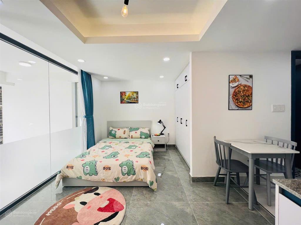 Căn hộ bancolthang máy qua quận 1,3,10 thuận tiện gần lankmark 81 ,vincom full nội thất !