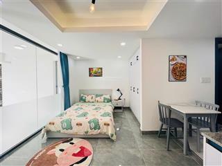 Căn hộ bancolthang máy qua quận 1,3,10 thuận tiện gần lankmark 81 ,vincom full nội thất !