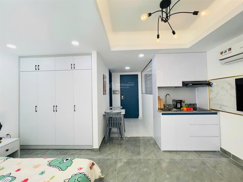 Căn hộ bancolthang máy qua quận 1,3,10 thuận tiện gần lankmark 81 ,vincom full nội thất !