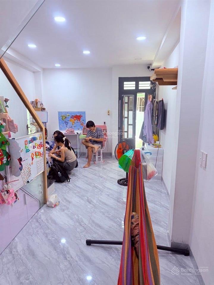 Phan đình phùng phú nhuận  30m2 2 tầng gần mt trường sa  4.55 tỷ (tl)