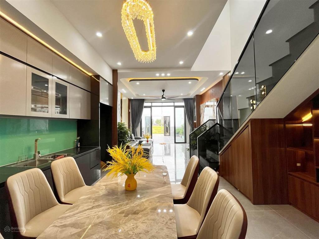 Chính chủ cần bán nhà sổ hồng riêng hoàn công. có sân vườn