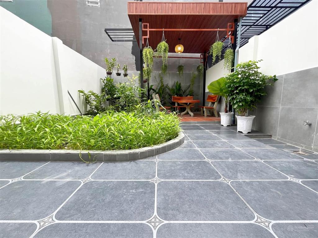 Chính chủ cần bán nhà sổ hồng riêng hoàn công. có sân vườn