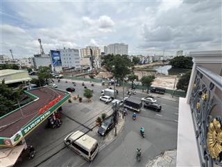 Cho thuê căn hộ dịch vụ ngay bến xe miền đông cũ, có ban công và cửa sổ