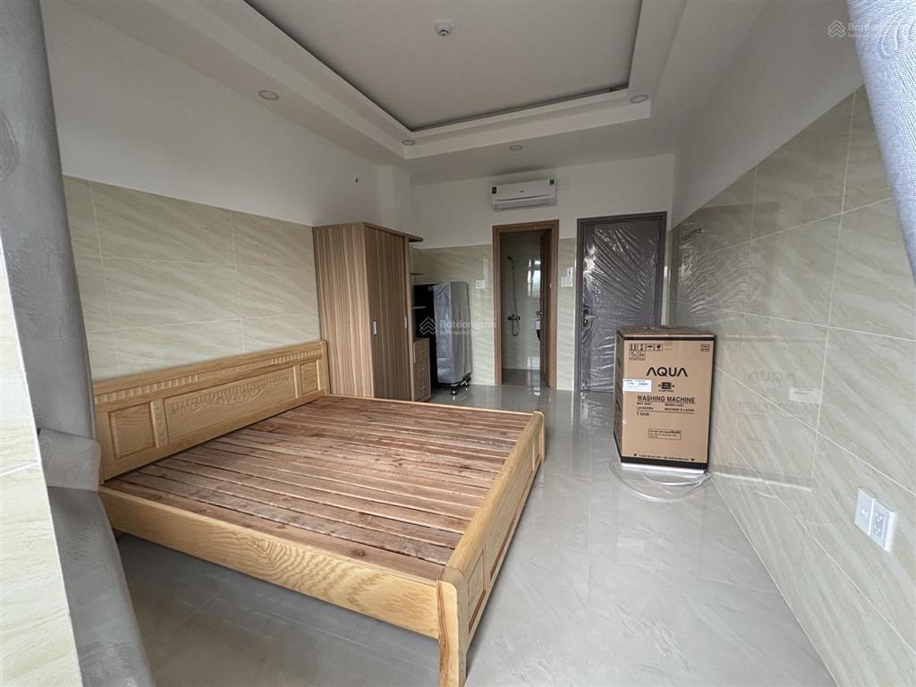 Cho thuê căn hộ dịch vụ ngay bến xe miền đông cũ, có ban công và cửa sổ