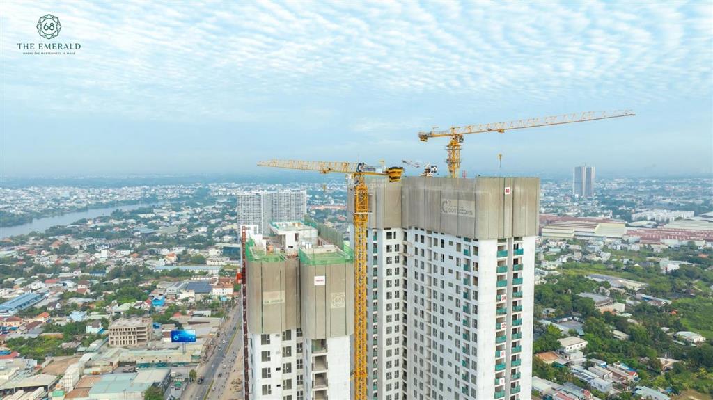 Căn góc a09 2pn2wc view lm81, sông sg, vĩnh bình tại the emerald 68  4tỷ050 (vat và bao pcn)