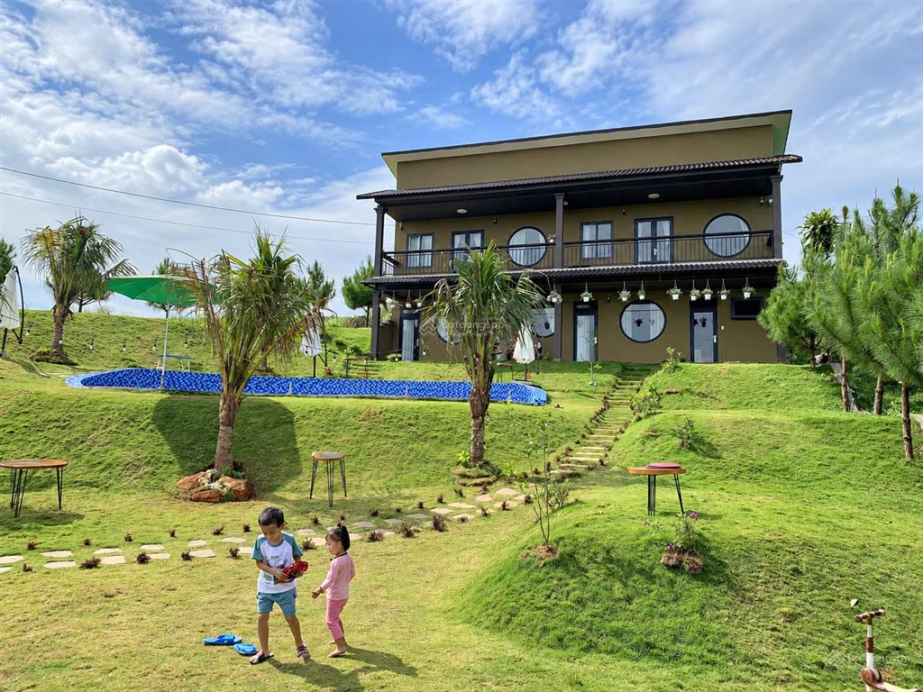 8,5 tỷ trọn gói 891m2 đất + homestay 9 phòng đang hoạt động + hồ bơi tại bảo lâm, lâm đồng