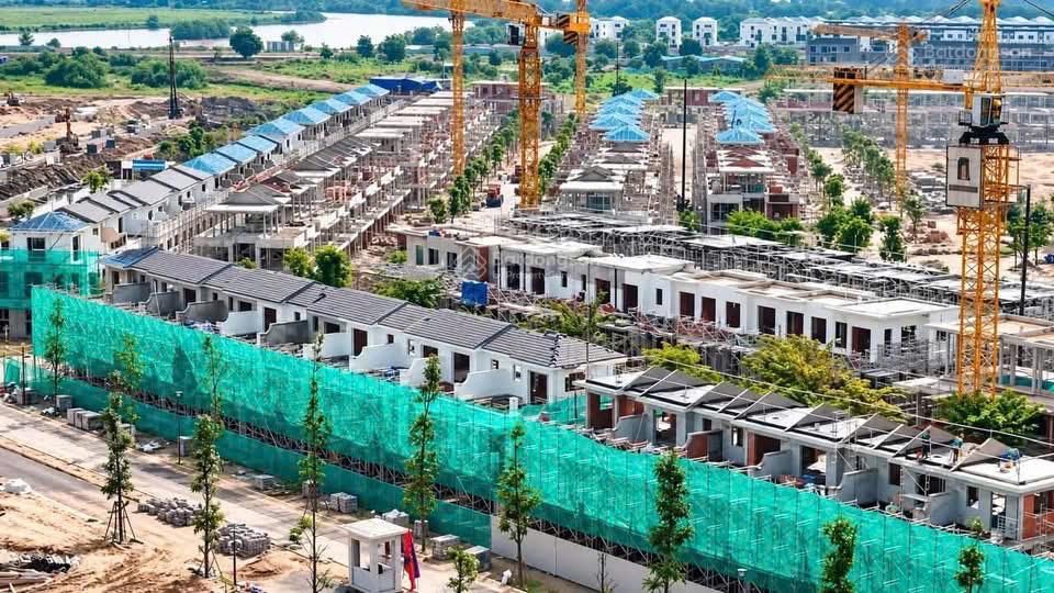 Izumi canaria  biệt thự song lập đối diện clubhouse