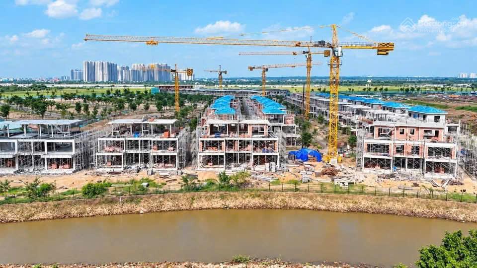 Izumi canaria  biệt thự song lập đối diện clubhouse