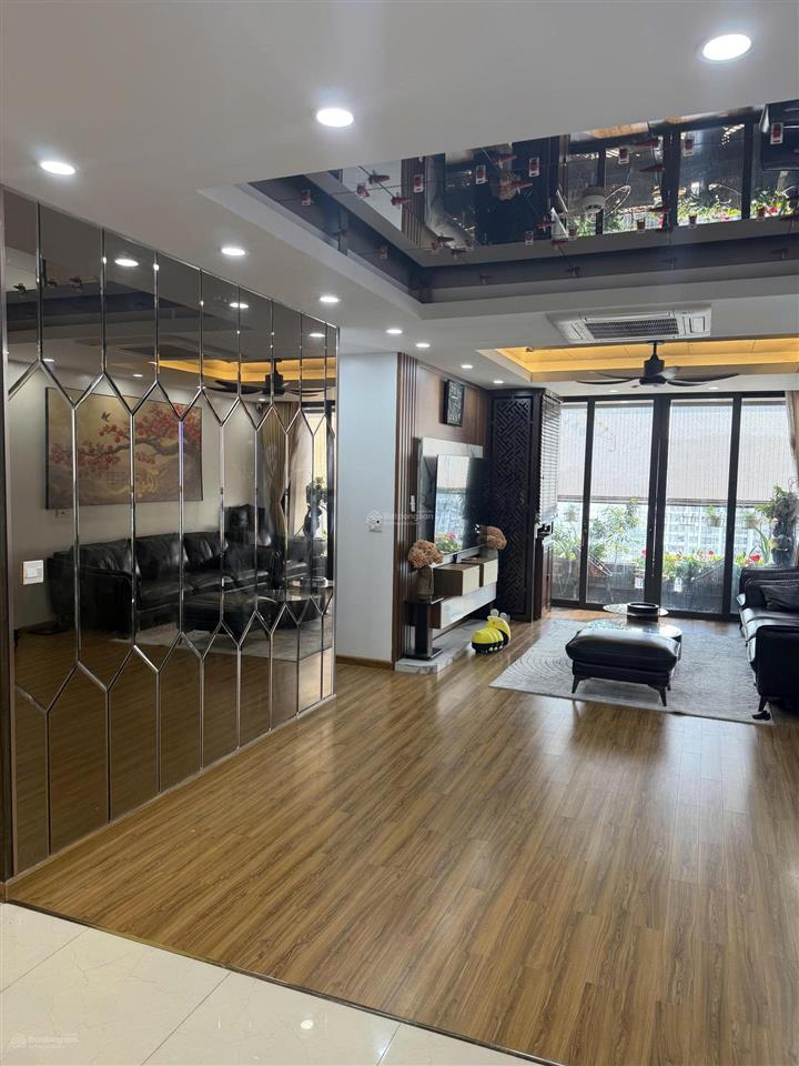 Căn góc 130m² Đông Nam - Nam cửa chính Tây Bắc.