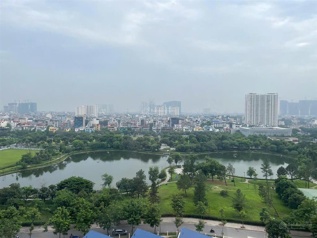 Căn chung cư cao cấp, vị trí trung tâm, ban công view hồ nước, khu dân cư văn minh