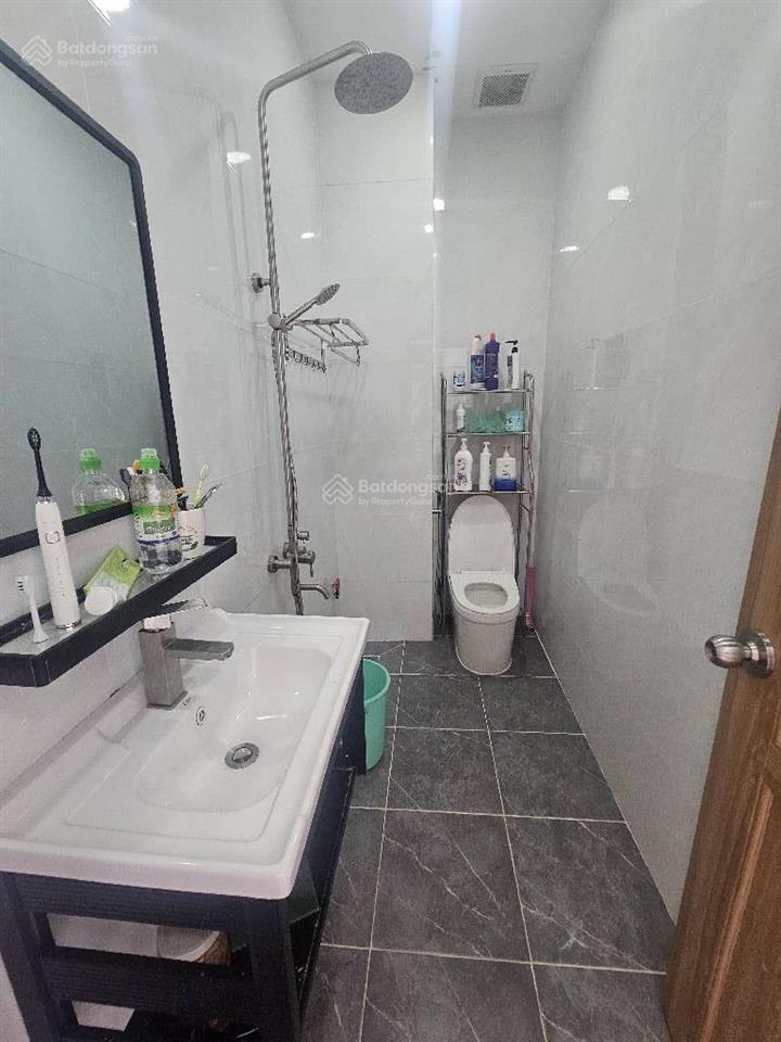 Chủ cần tiền bán 3 tầng 70m2 chỉ nhỉnh 5 tỷ hxh 8m khu đồng bộ gần trường tiểu học