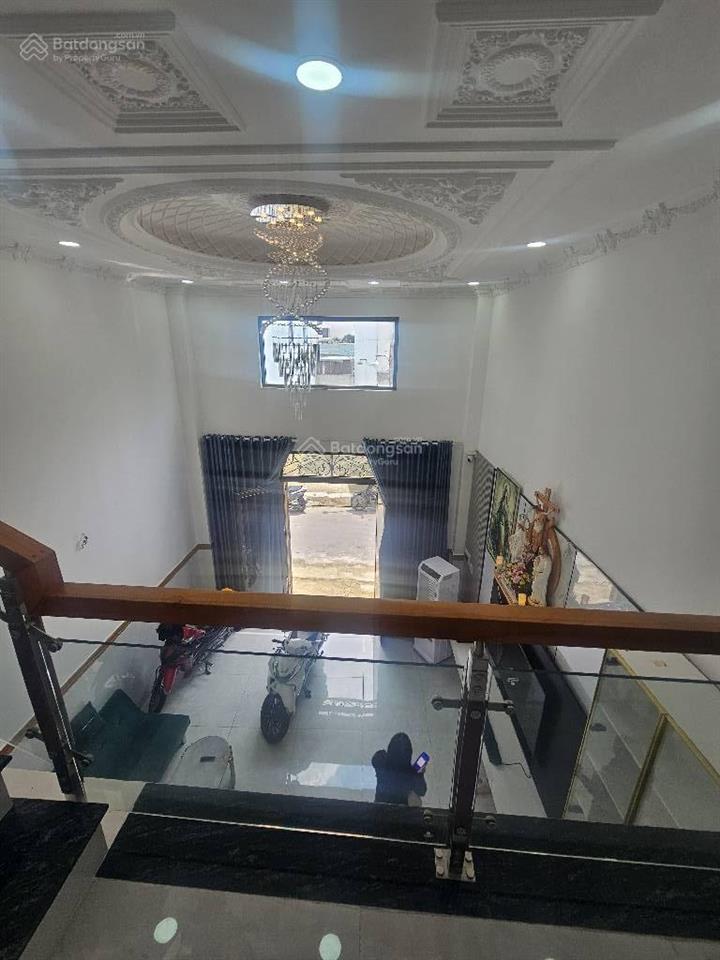 Chủ cần tiền bán 3 tầng 70m2 chỉ nhỉnh 5 tỷ hxh 8m khu đồng bộ gần trường tiểu học