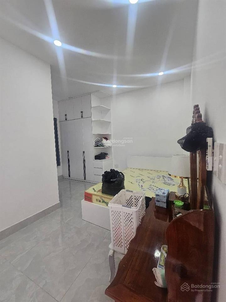Chủ cần tiền bán 3 tầng 70m2 chỉ nhỉnh 5 tỷ hxh 8m khu đồng bộ gần trường tiểu học