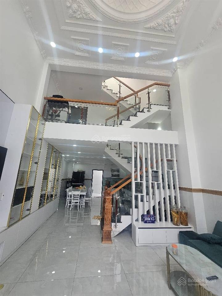 Chủ cần tiền bán 3 tầng 70m2 chỉ nhỉnh 5 tỷ hxh 8m khu đồng bộ gần trường tiểu học