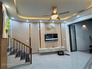 Nhà ngọc lâm  4 tầng  ngõ thoáng  sân rộng để xe  giá tốt